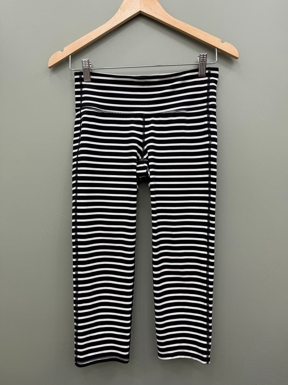 Athleta Black White Striped Capri Leggings S High Rise Yoga Pilates